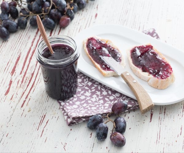 Schwarze Traubenmarmelade