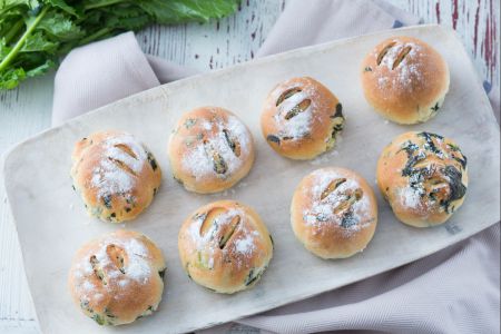 Brötchen mit Stängelkohl