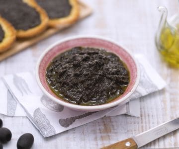 Schwarze Olivenpaste