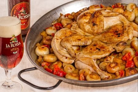 Bier-Teufelshähnchen mit Kartoffeln und Perlzwiebeln