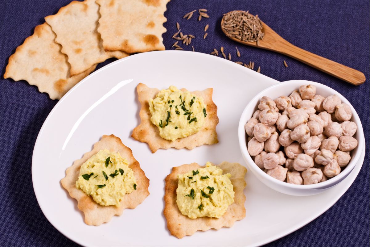 Klassische Blätterteig mit Hummus