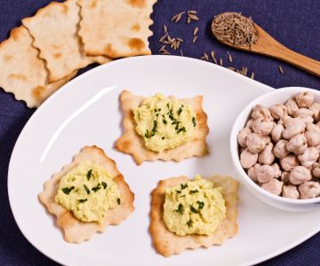 Klassische Blätterteig mit Hummus