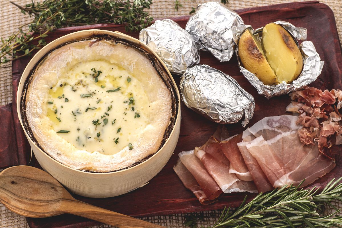 Gebackener Vacherin mit Kräutern