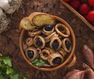 Tintenfische mit Oliven