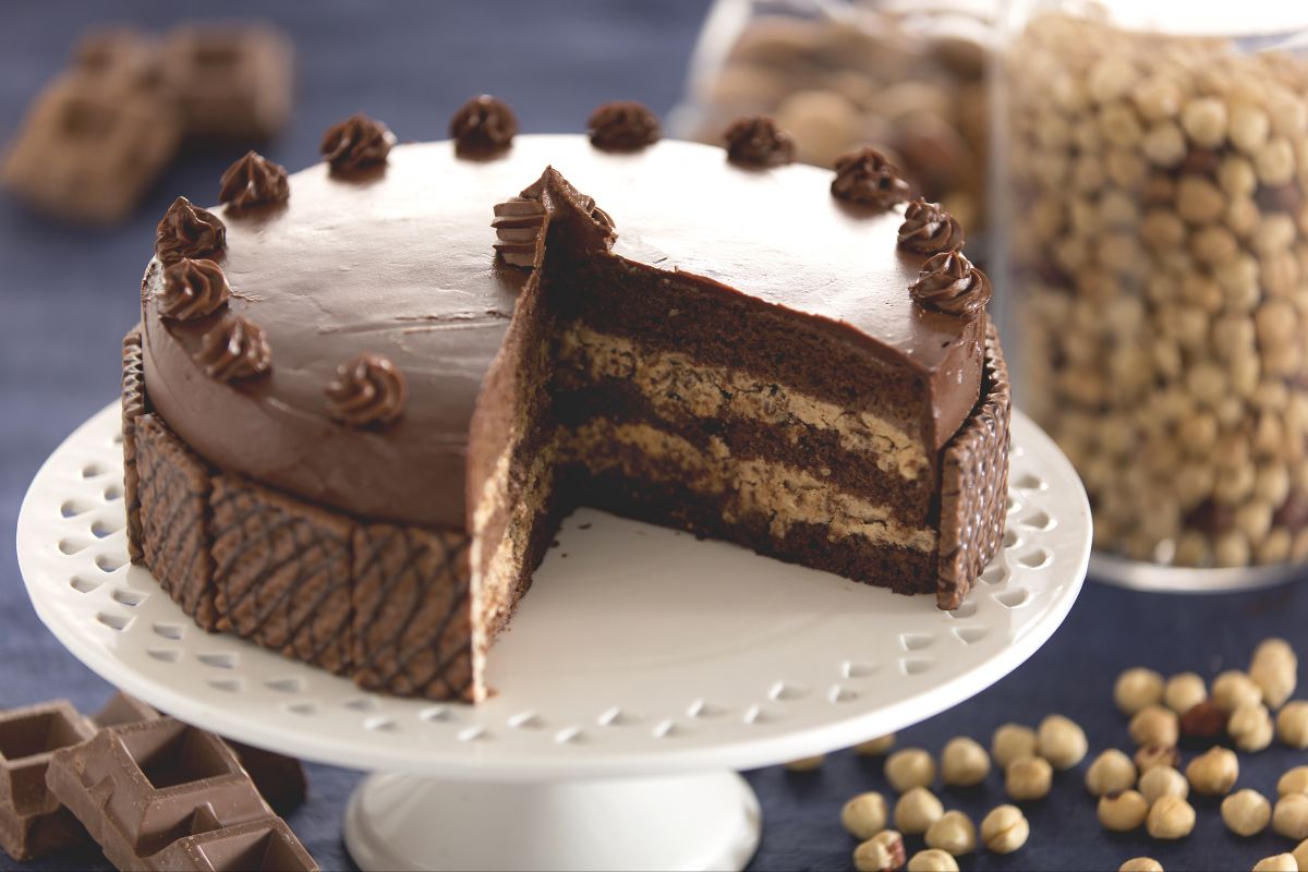 Torte mit Haselnusswaffelcreme