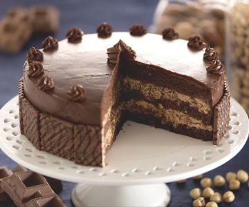 Torte mit Haselnusswaffelcreme
