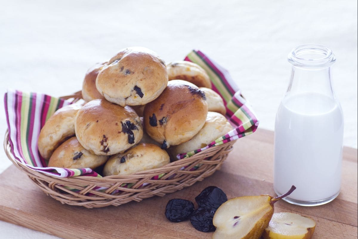 Süße Brötchen mit Obst