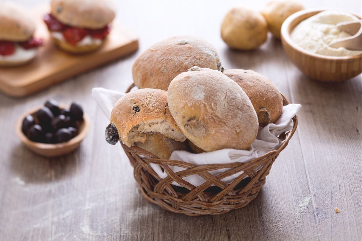Salentiner Puccia mit Oliven