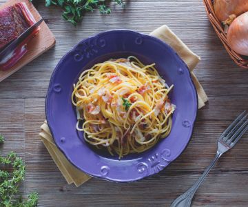 Vermicelli mit Zwiebel- und Specksauce