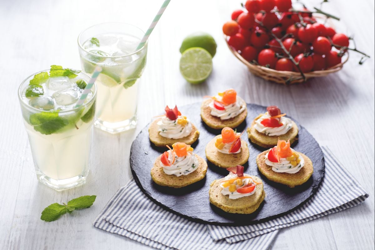Vollkornpfannkuchen ohne Milch, Eier, Butter mit alkoholfreiem Mojito