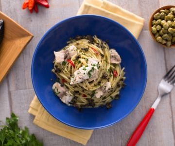 Pasta mit Tapenade und Makrele