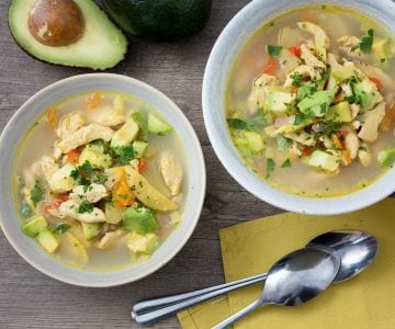 Hühnersuppe mit Avocado