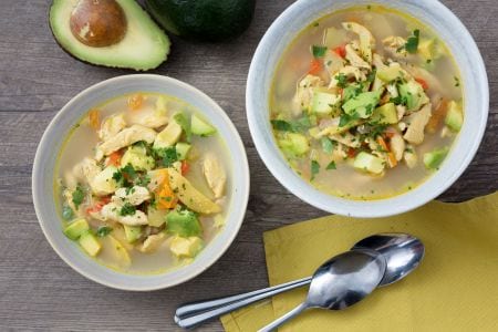 Hühnersuppe mit Avocado
