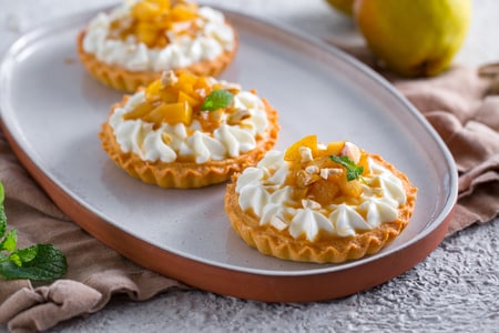Törtchen mit Skyr-Creme, Birnen und Cashewnüssen