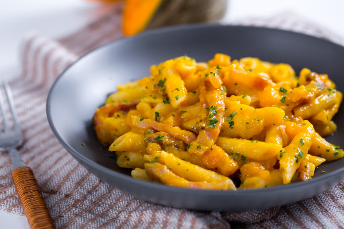 Pasta mit Kürbiscreme und Guanciale