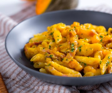 Pasta mit Kürbiscreme und Guanciale
