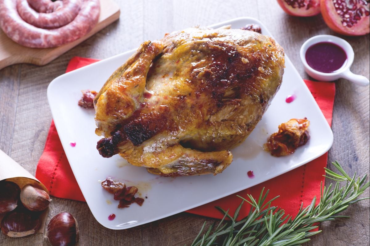 Mit Kastanien gefülltes Perlhuhn mit Granatapfelsauce
