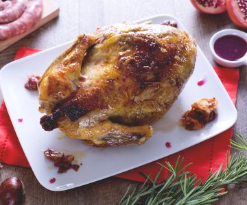 Mit Kastanien gefülltes Perlhuhn mit Granatapfelsauce