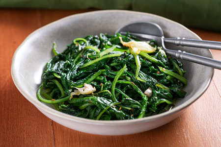 Mangold in der Pfanne