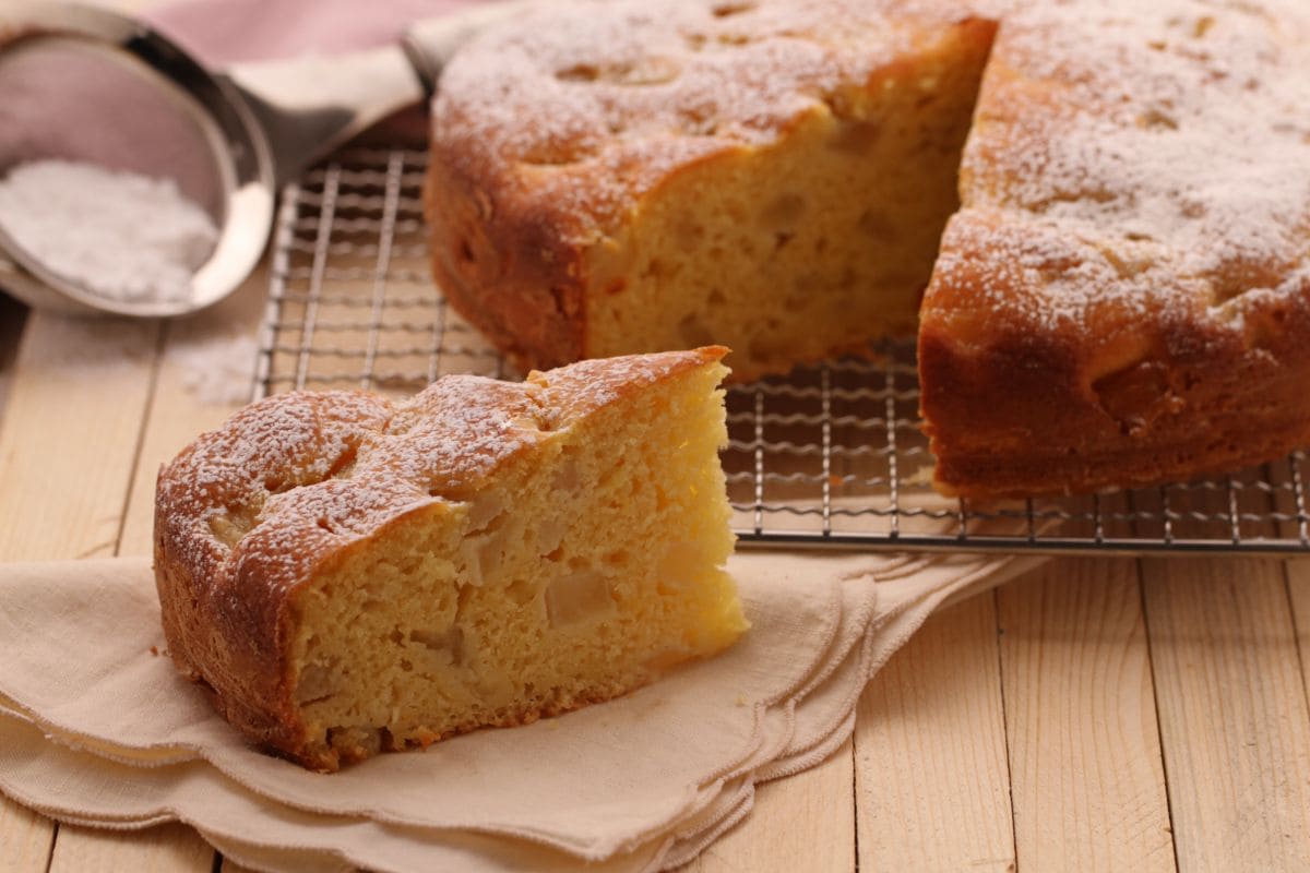 Weicher Kuchen mit Ricotta und Birnen