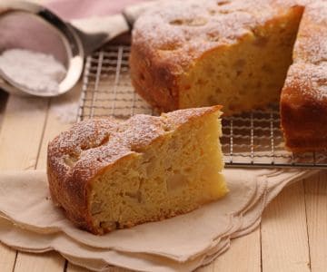 Weicher Kuchen mit Ricotta und Birnen