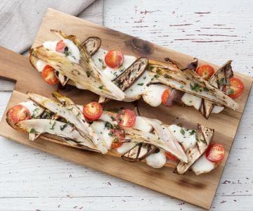 Brot mit Gemüse und Käse