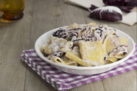 Paccheri mit Radicchio und Fontina-Fondue