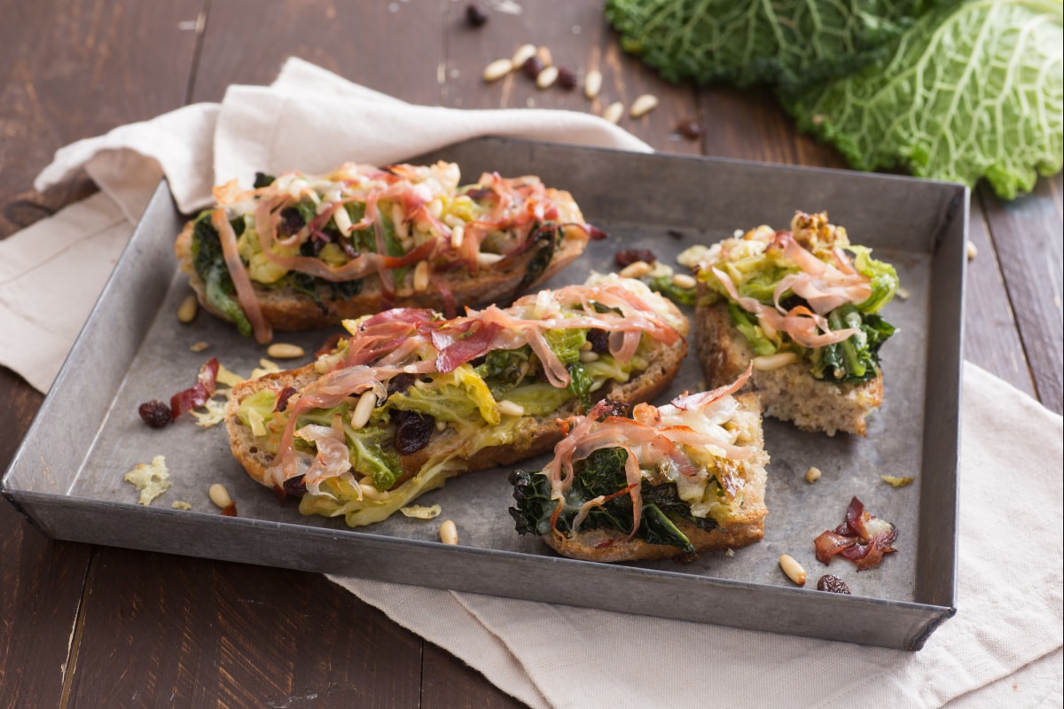 Brot mit Wirsing, Casera und Speck