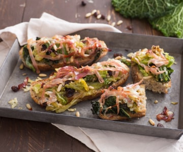 Brot mit Wirsing, Casera und Speck