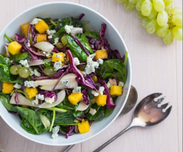 Winterlicher Salat mit Polenta-Croutons