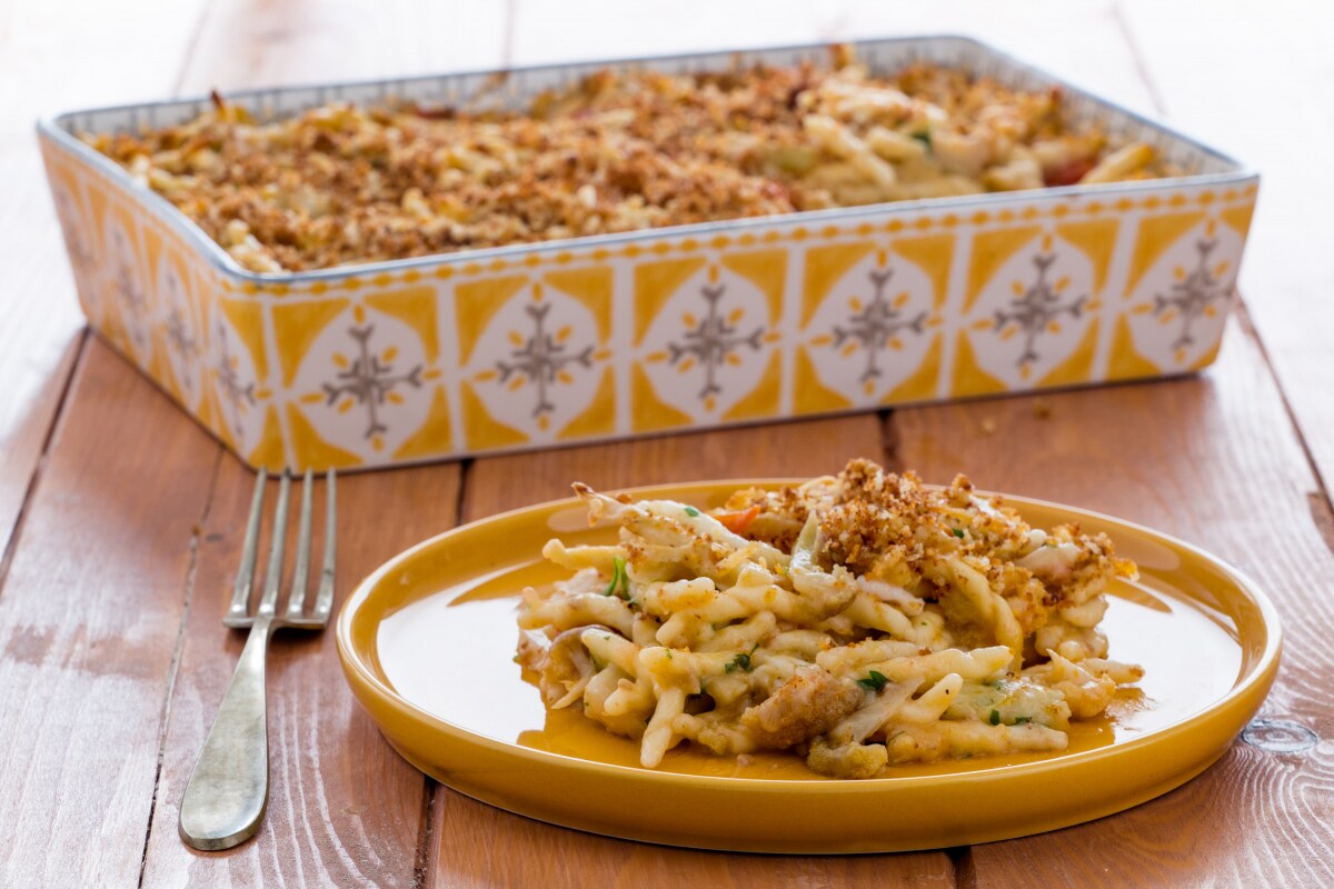 Gebackene Trofie mit Tintenfisch und Blumenkohl