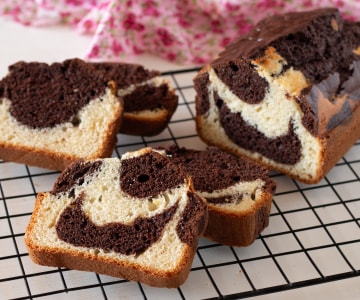 Zweifarbiger Plumcake