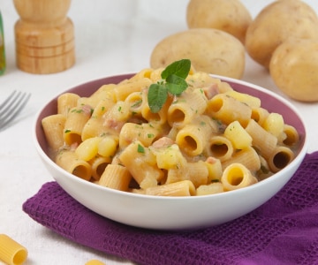 Pasta mit Kartoffeln und Schinken