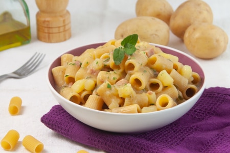 Pasta mit Kartoffeln und Schinken