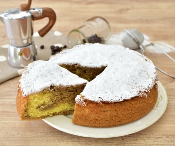Marmorierter Kuchen mit Kokos und Kaffee