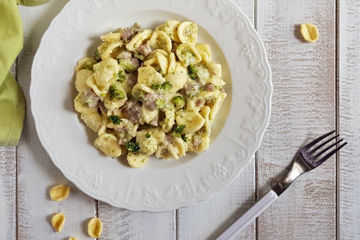 Orecchiette mit Kartoffelcreme, Brokkoli und Wurst