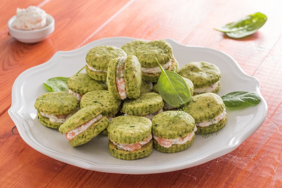 Spinatkekse mit Lachscreme