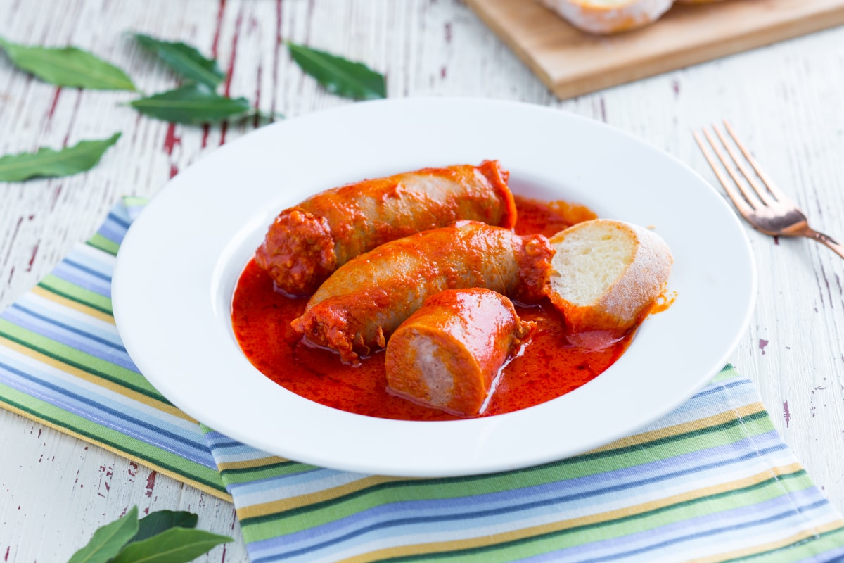 Würstchen in Sauce