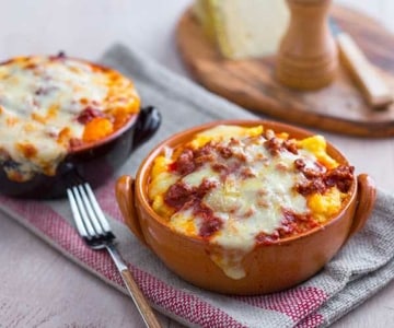 Polenta mit Wurst und Käse