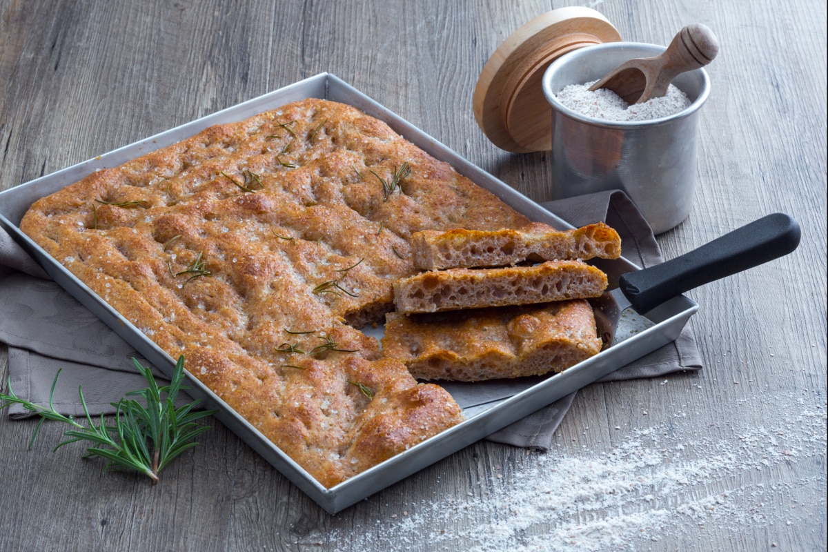 Vollkorn-Focaccia mit Sauerteig