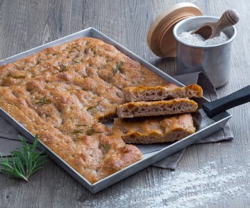 Vollkorn-Focaccia mit Sauerteig