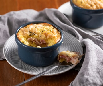 Terrinen aus Kartoffeln, Käse und Schinken