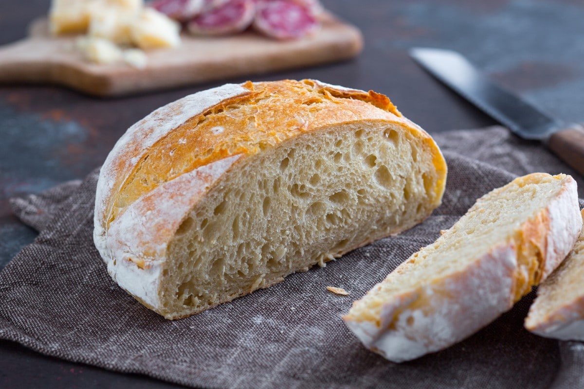 Einfaches hausgemachtes Brot