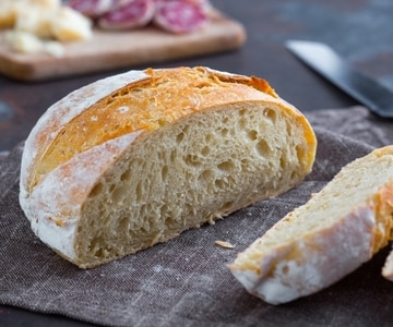 Einfaches hausgemachtes Brot