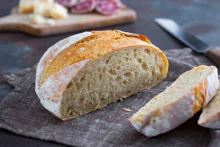 Einfaches hausgemachtes Brot