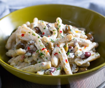 Casarecce mit Ricotta-Creme, Oliven und Anchovis
