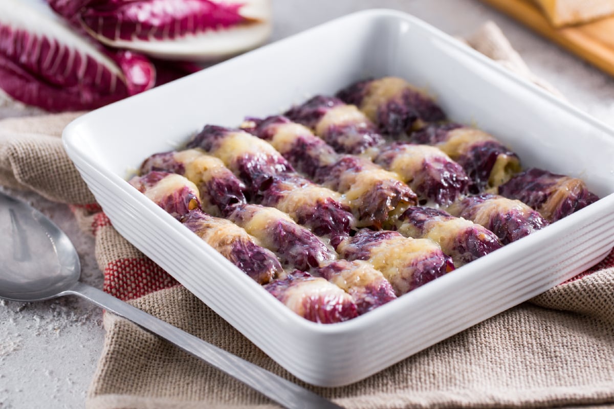 Radicchio-Rouladen mit Champignons und Bergkäse Superiore