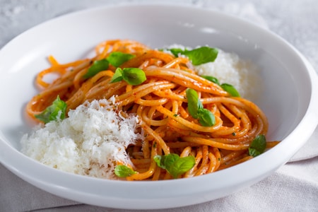 Spaghetti alla Parmigiana mit Tomatencoulis