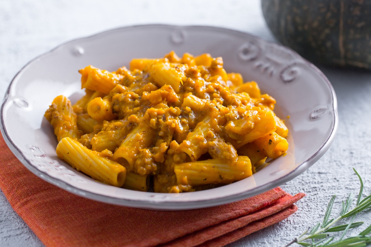 Pasta mit Kürbis und Wurst
