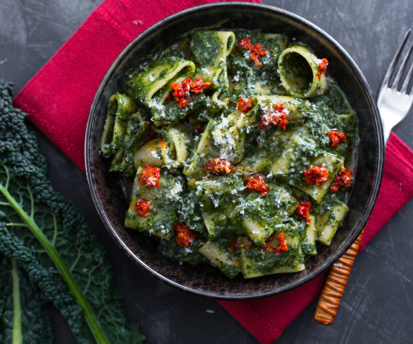 Calamarata mit Schwarzkohl und 'Nduja